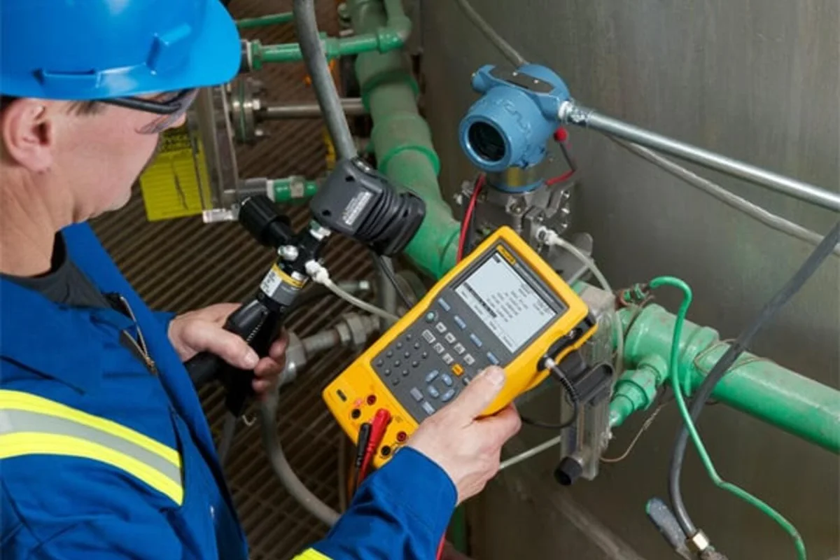Fluke 754 source-reviewed product